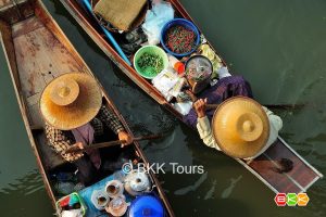 Private Railway Market and Floating Market tour from Bangkok ✅. Damnoen Saduak floating market, Maeklong railway market, Tha Kha floating market.
