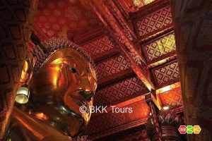 Visit Wat Phanan Choeng on a tour from Bangkok to Ayutthaya. A well known temple for its seated Buddha, one of the most revered Buddha images in Thailand.