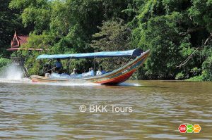 Enjoy a private long tailed boat tour from Bang Pa In to Ayutthaya. Experience local life along part of the famous Chao Phraya river.